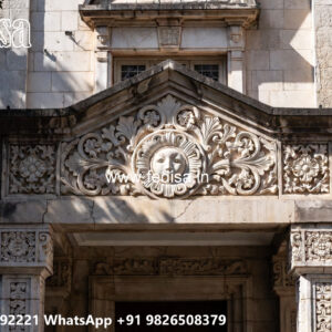 Classic House Design with Beautiful Open Courtyard No-4319