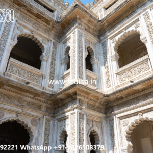 Classic House Design with Stylish Entrance Lighting No-4780