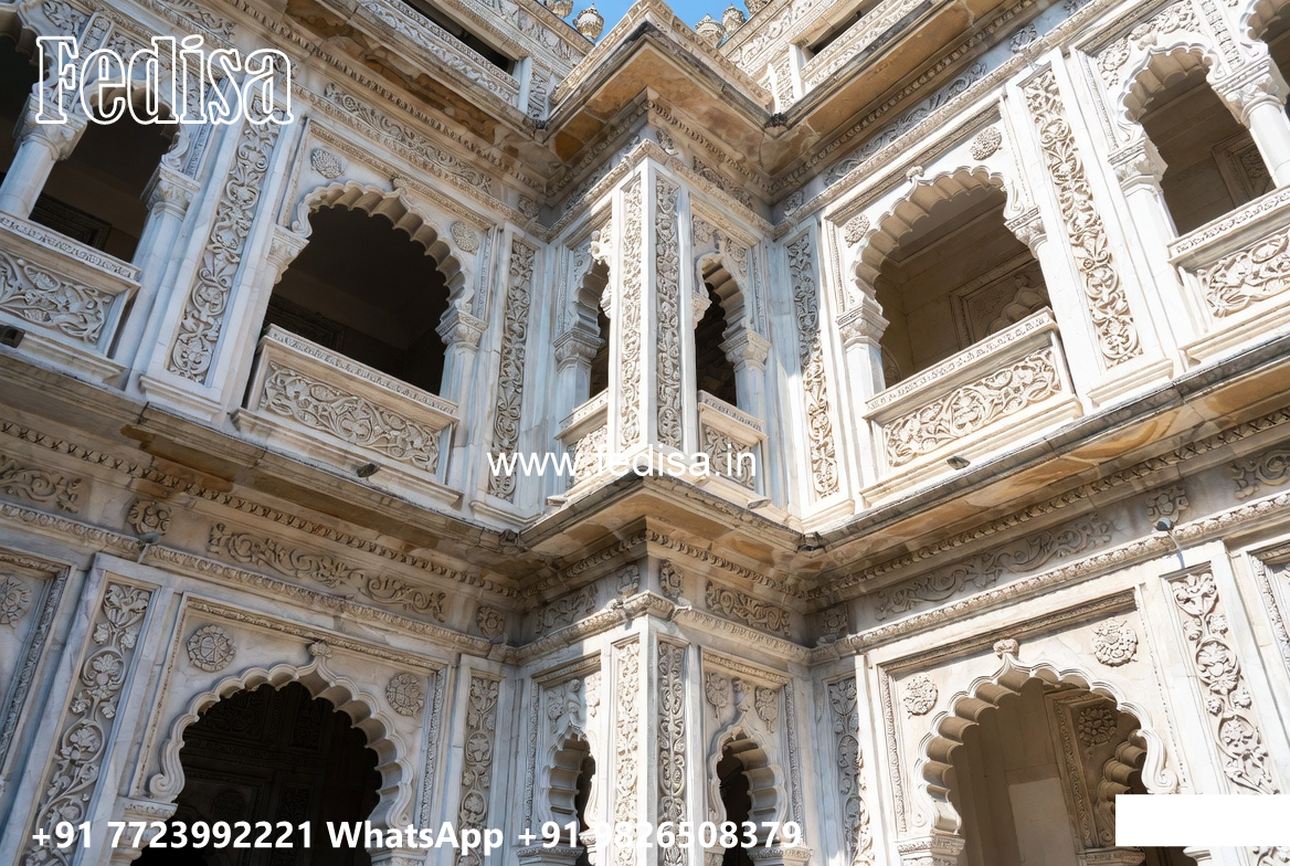 Classic House Design with Stylish Entrance Lighting No-4780
