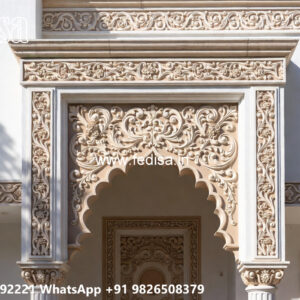 Classic House Design with Rich Traditional Charm No-4786