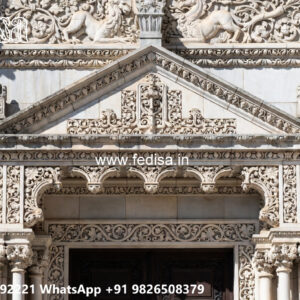 Classic House Design with Elegant Front Yard Ideas No-7398