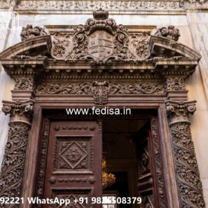 Classic House Design with Elegant Vintage Interiors No-7942